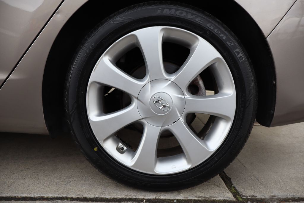 2013 Hyundai Elantra Image 14