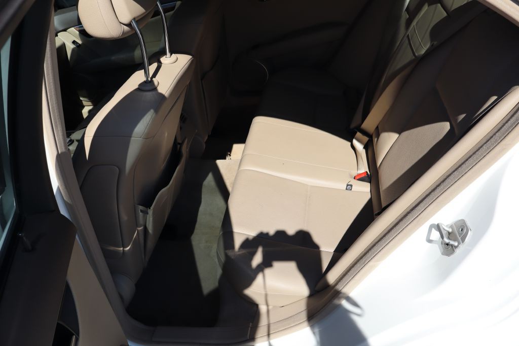 2014 Mercedes-Benz C-Class Image 10