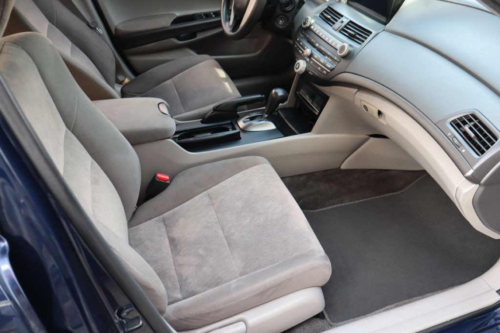 2010 Honda Accord Image 13