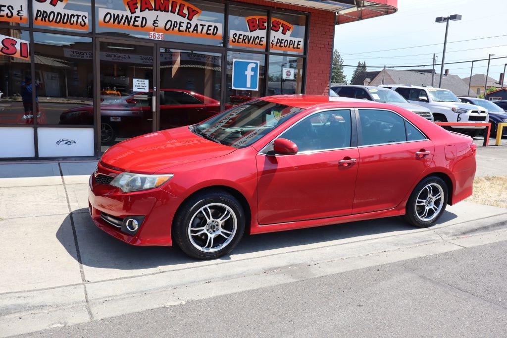 2014 Toyota Camry Image 2