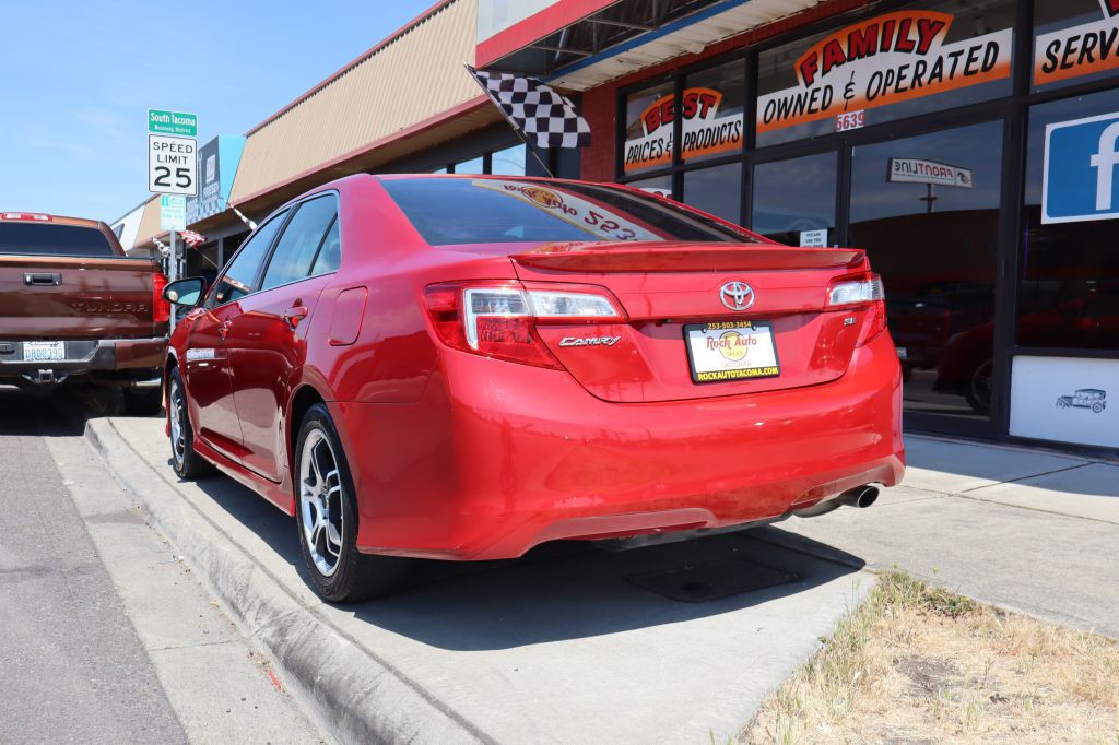 2014 Toyota Camry Image 8