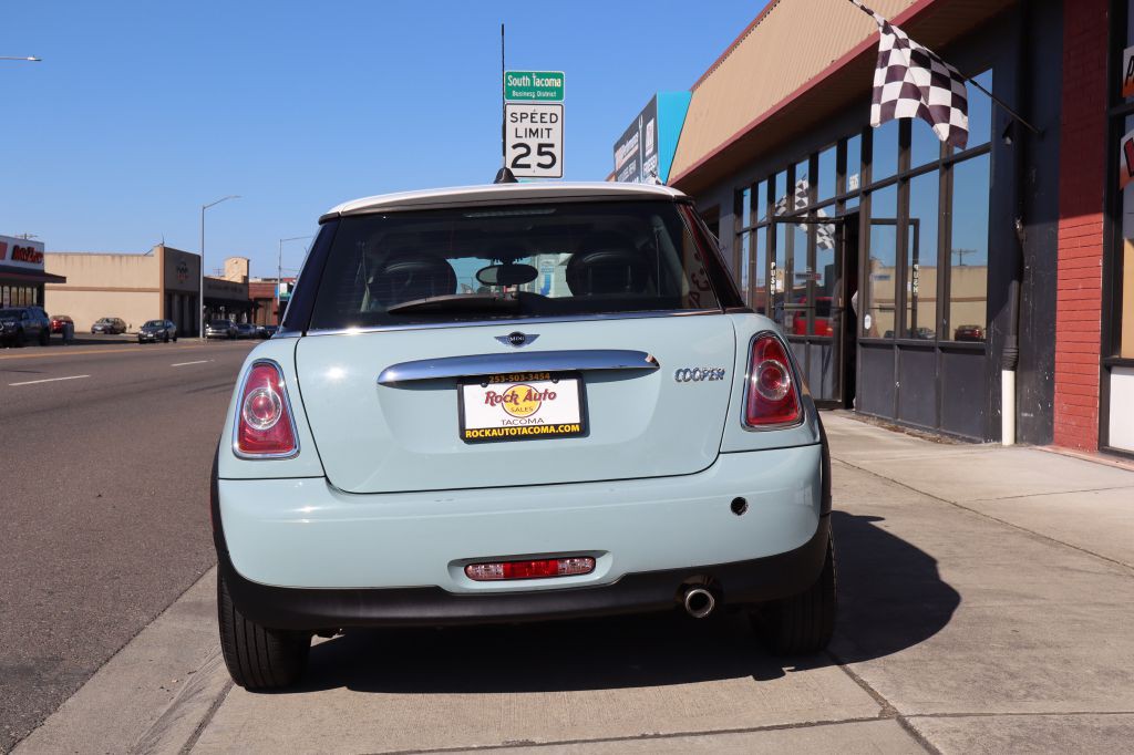 2012 MINI Cooper Image 7