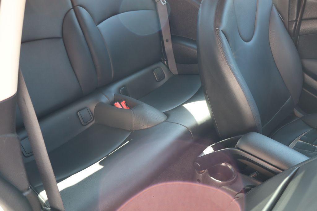 2012 MINI Cooper Image 11