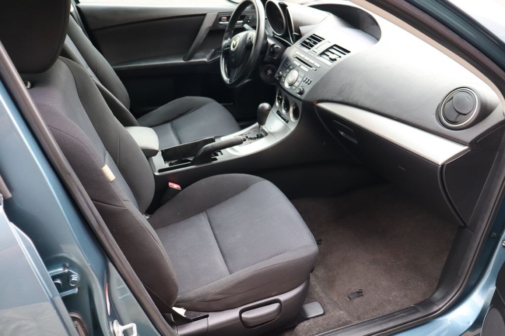 2010 Mazda Mazda3 Image 13