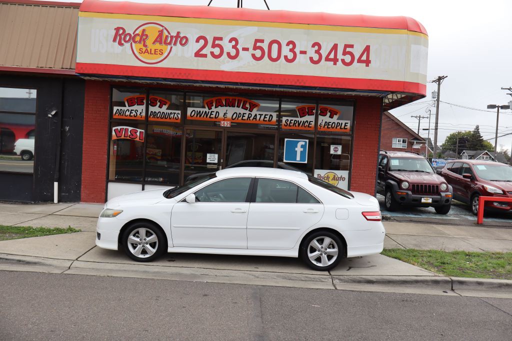 2011 Toyota Camry Image 1
