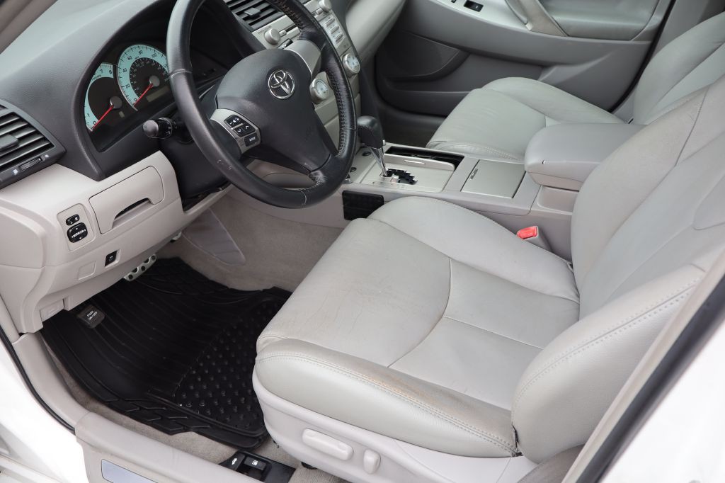 2011 Toyota Camry Image 9