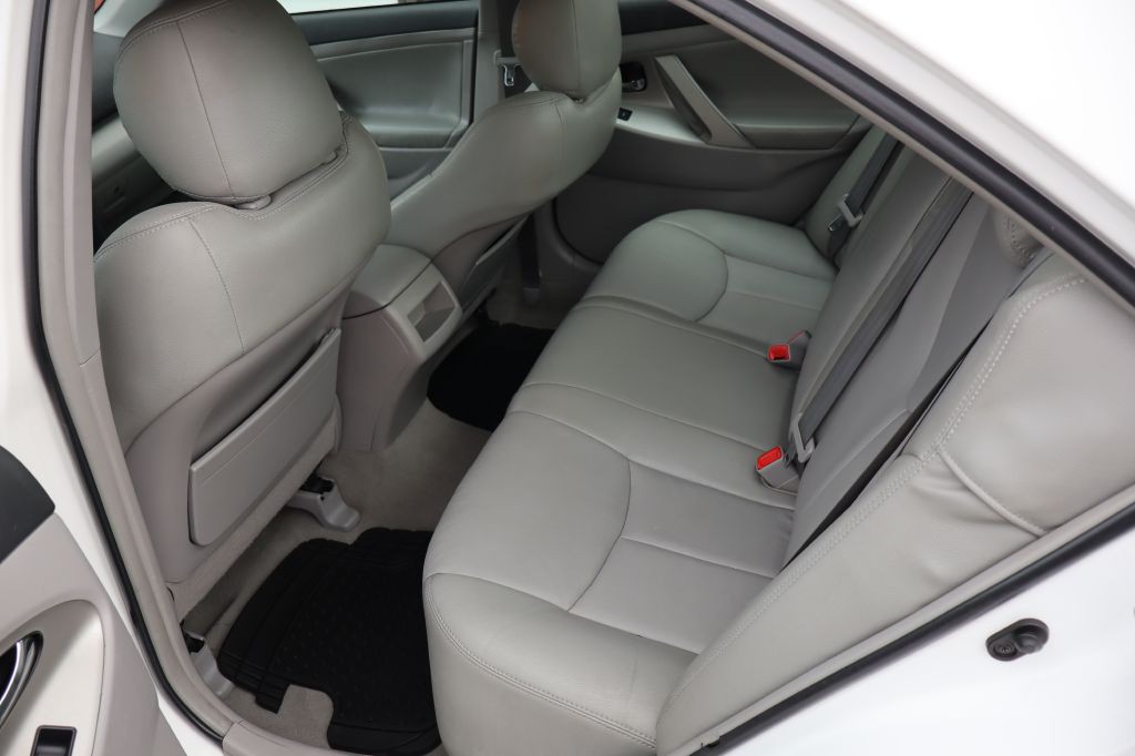 2011 Toyota Camry Image 10