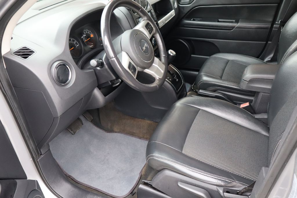 2017 Jeep Compass Image 9