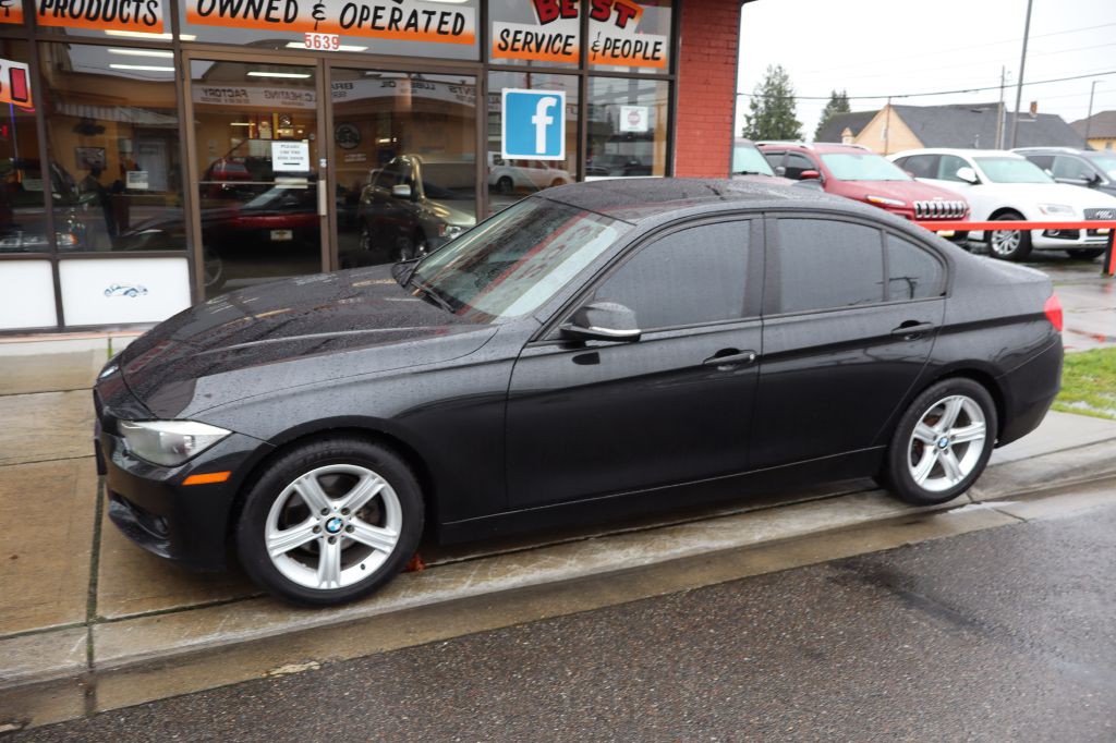 2014 BMW 3 Series Image 2
