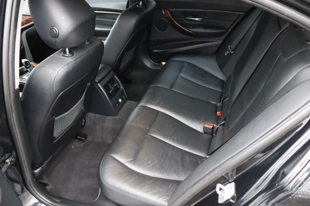 2014 BMW 3 Series Image 9