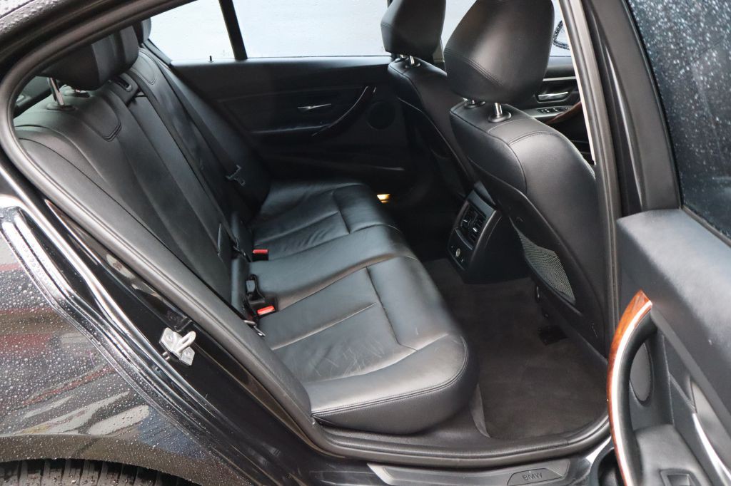 2014 BMW 3 Series Image 10