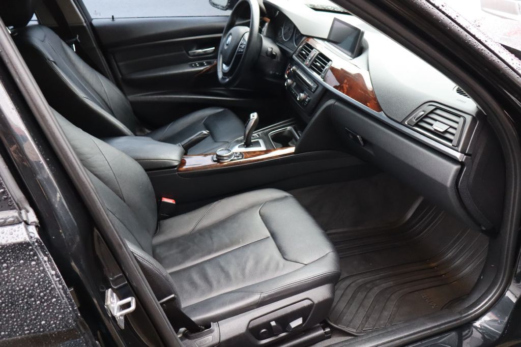 2014 BMW 3 Series Image 11