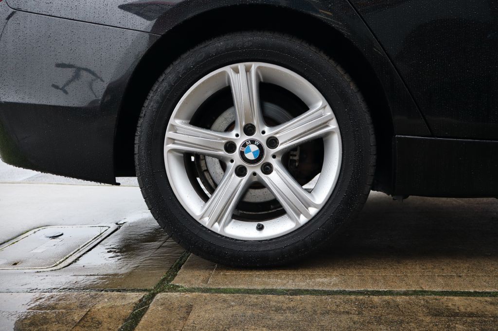 2014 BMW 3 Series Image 12