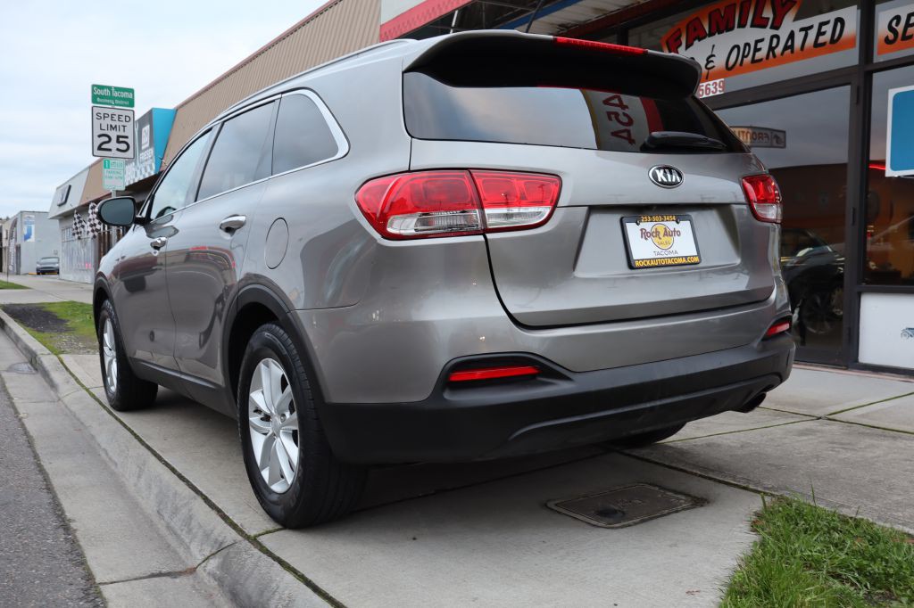 2017 Kia Sorento Image 8