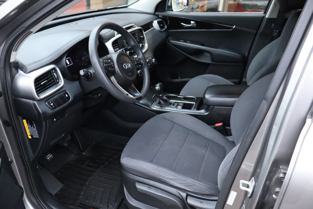 2017 Kia Sorento Image 9