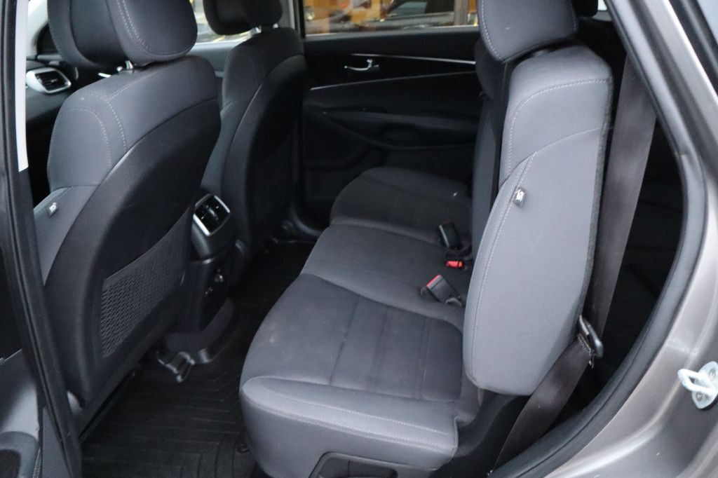 2017 Kia Sorento Image 10
