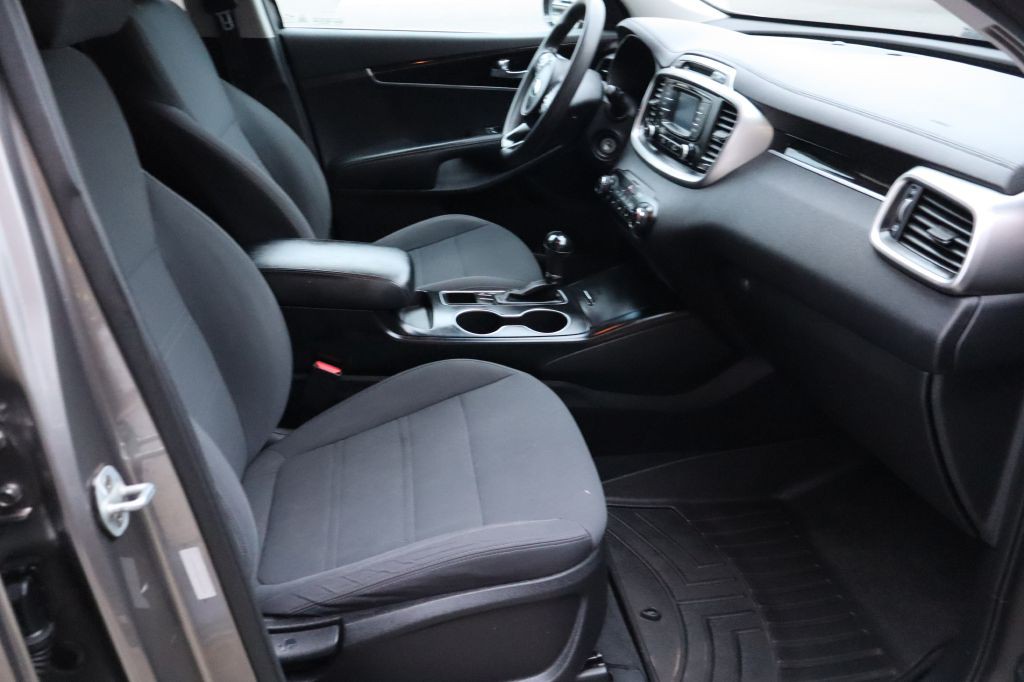 2017 Kia Sorento Image 12