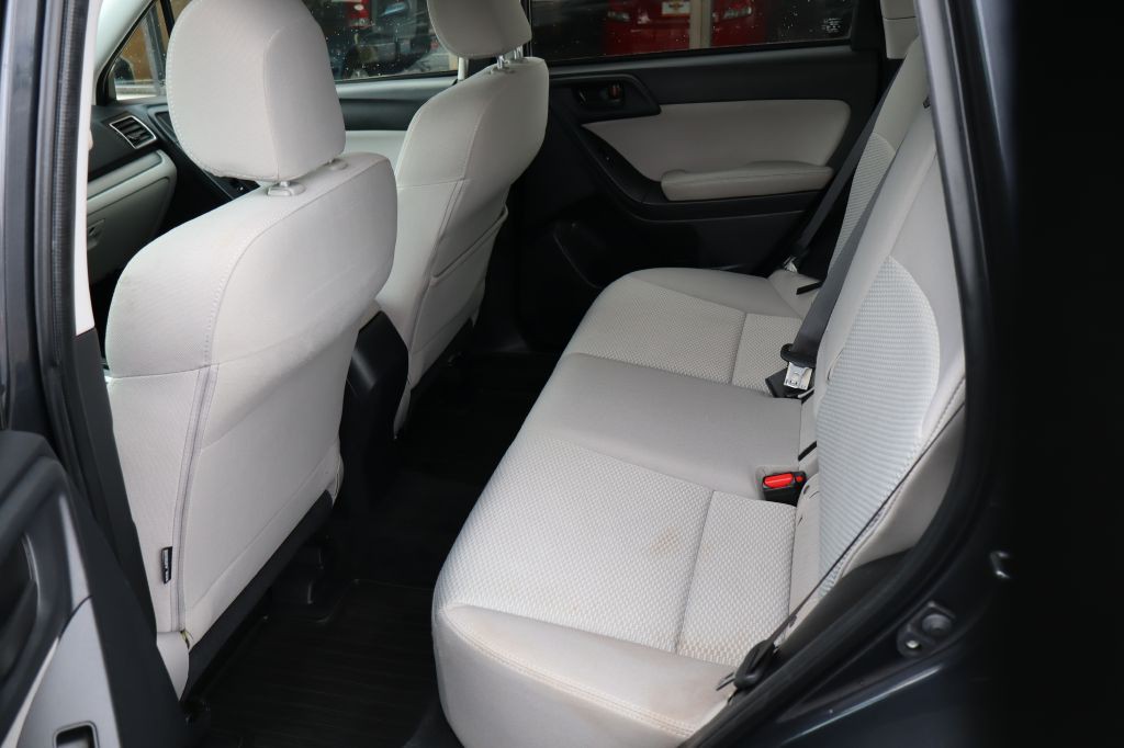 2016 Subaru Forester Image 9