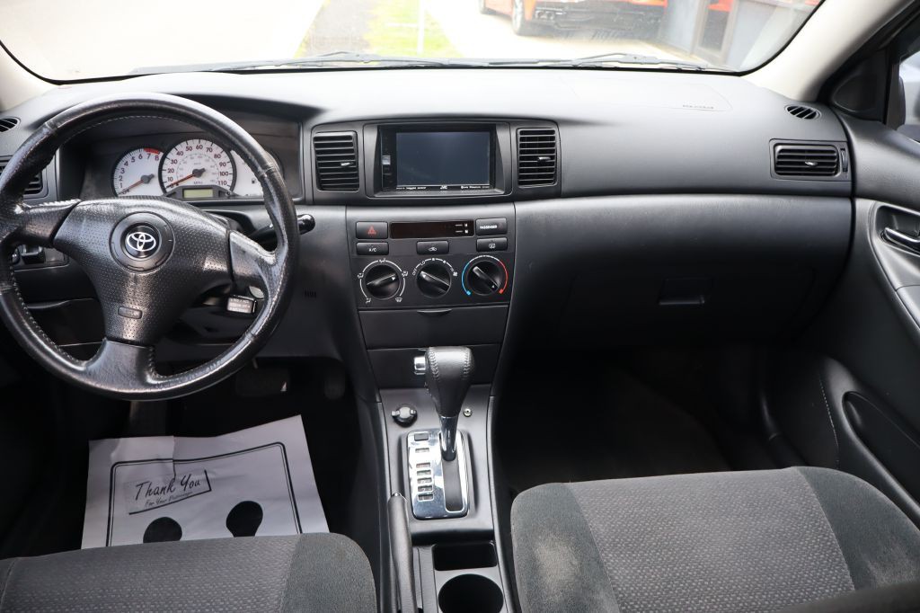 2004 Toyota Corolla Image 10