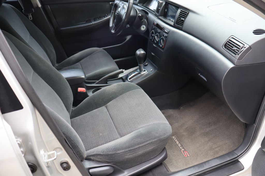 2004 Toyota Corolla Image 12