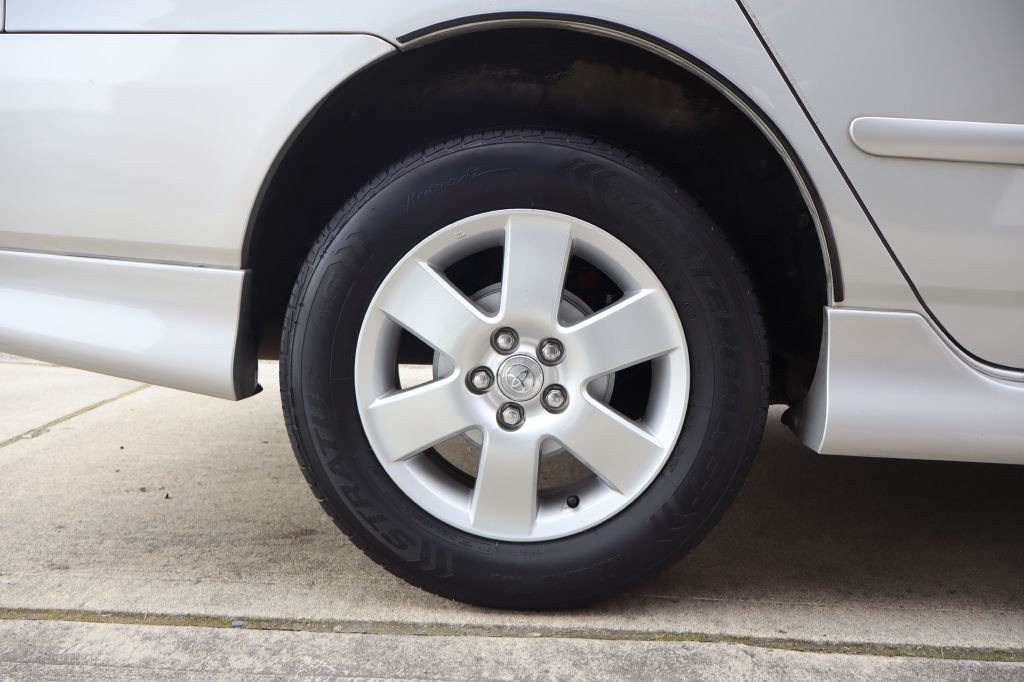 2004 Toyota Corolla Image 13