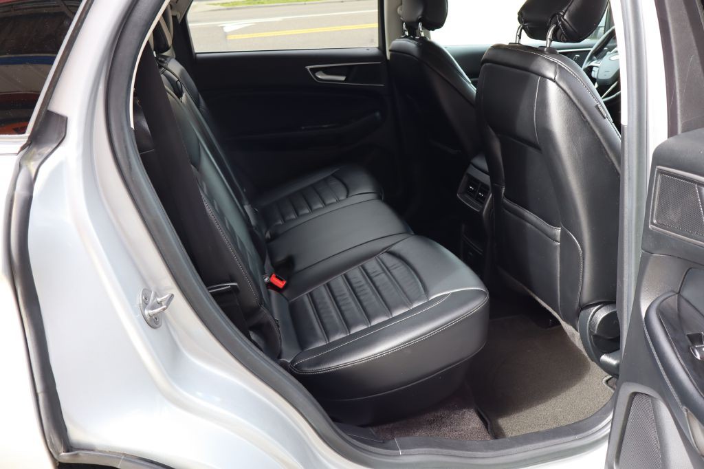 2016 Ford Edge Image 13
