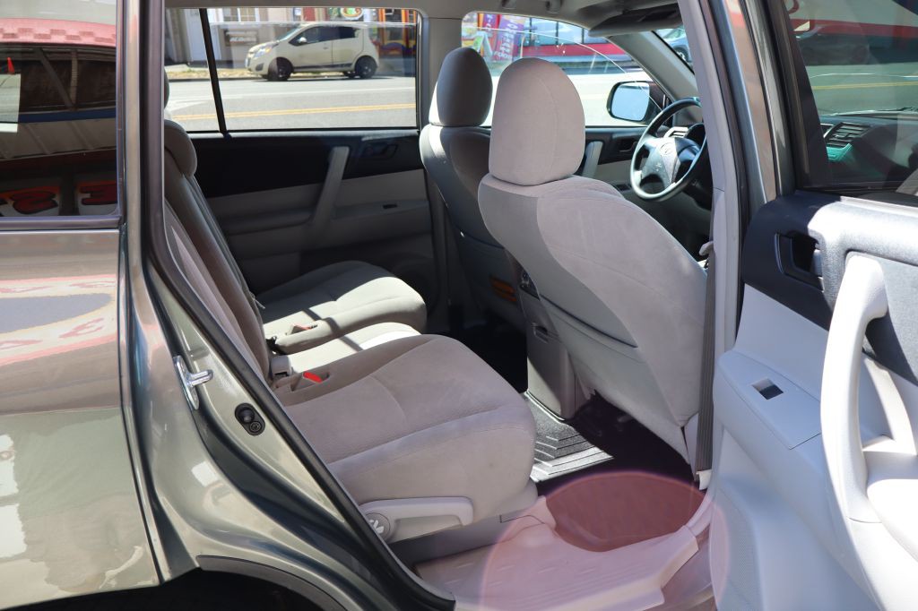2010 Toyota Highlander Image 12
