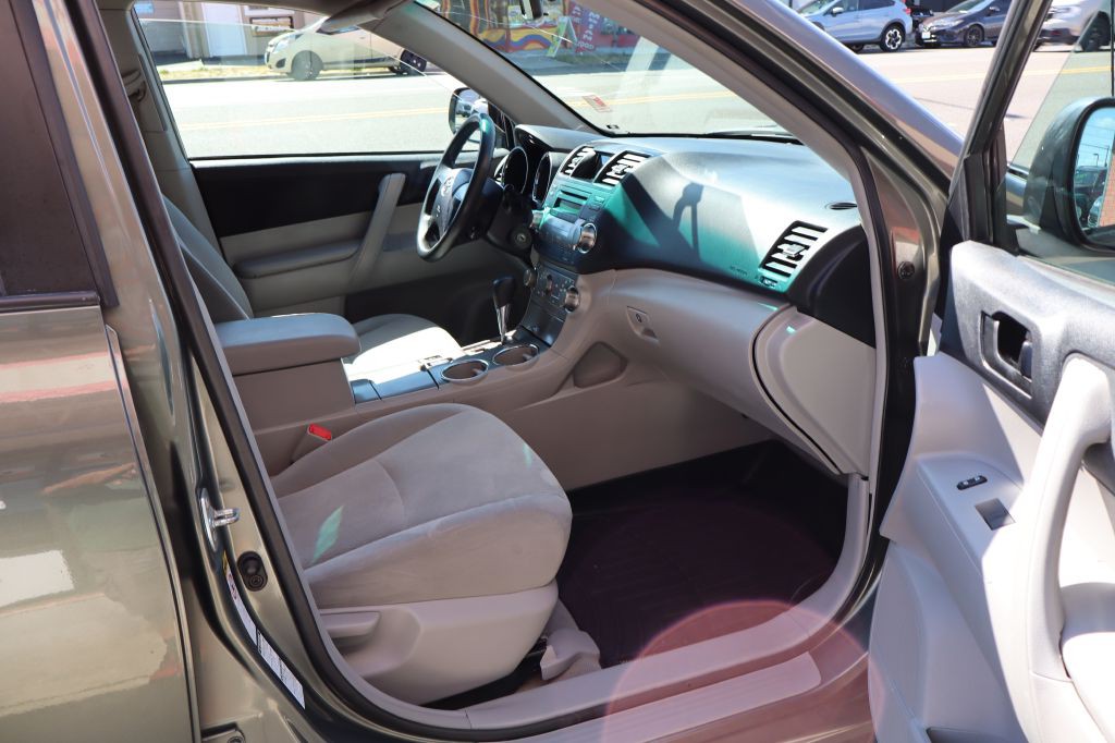 2010 Toyota Highlander Image 13