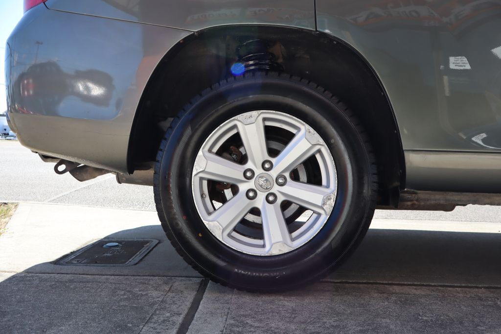 2010 Toyota Highlander Image 14
