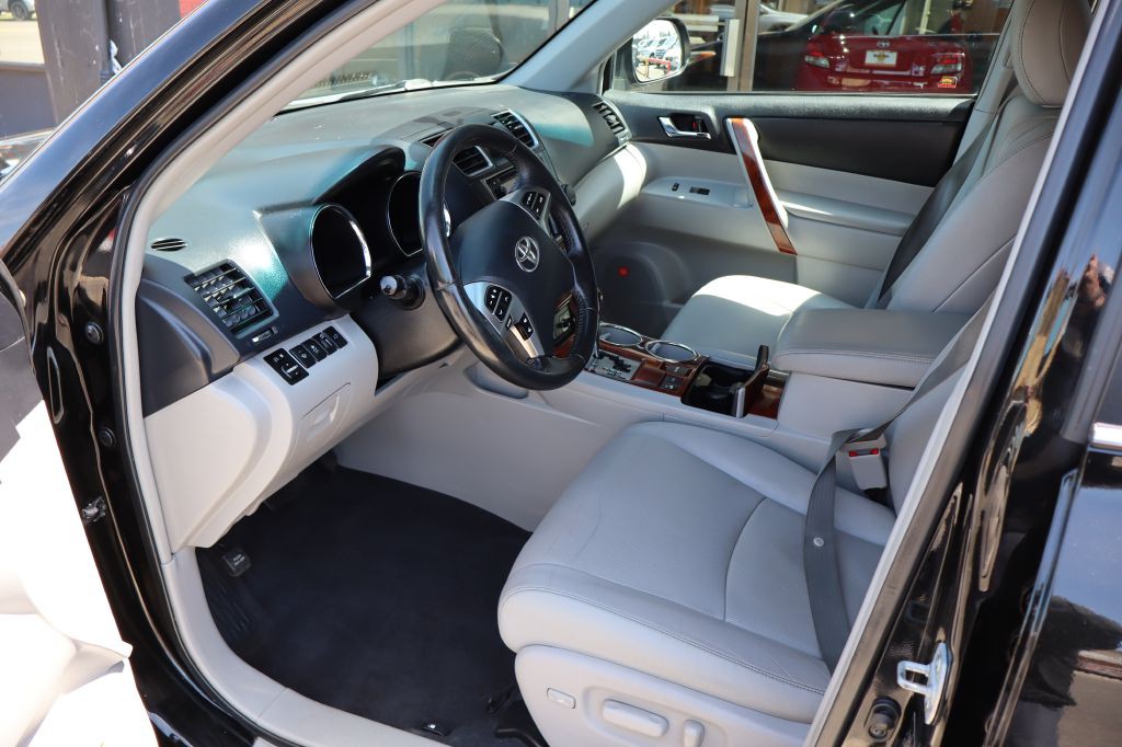 2013 Toyota Highlander Image 9