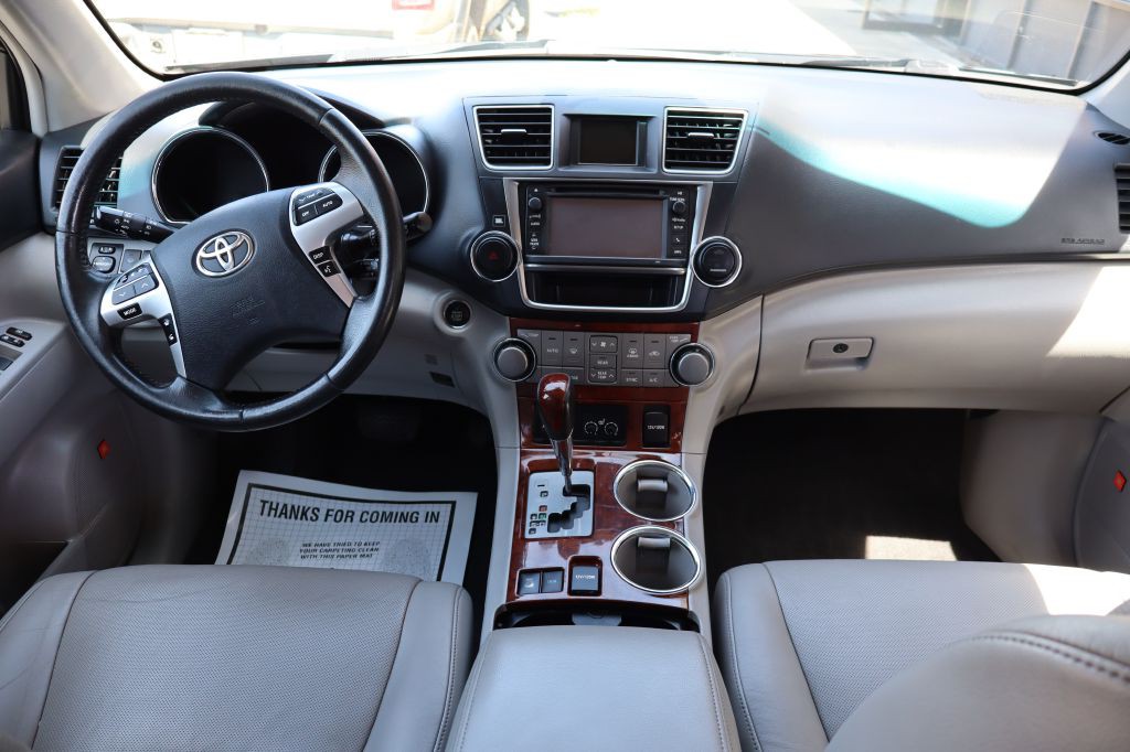2013 Toyota Highlander Image 12