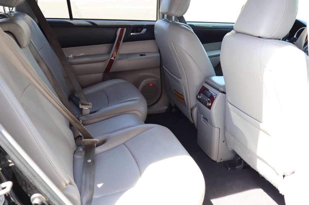 2013 Toyota Highlander Image 14