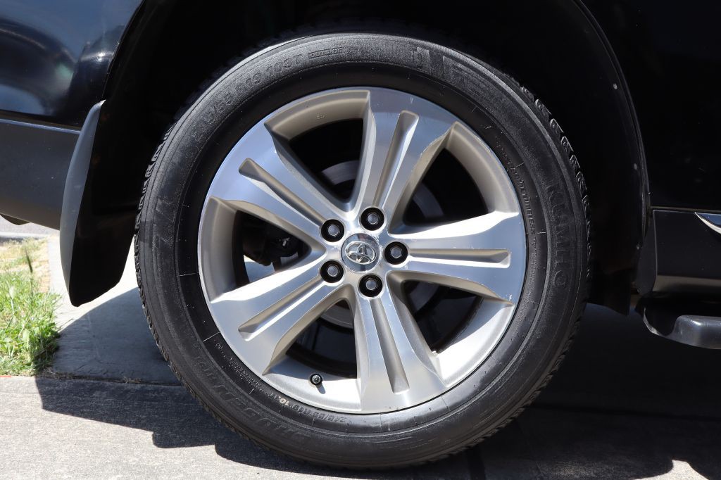 2013 Toyota Highlander Image 16