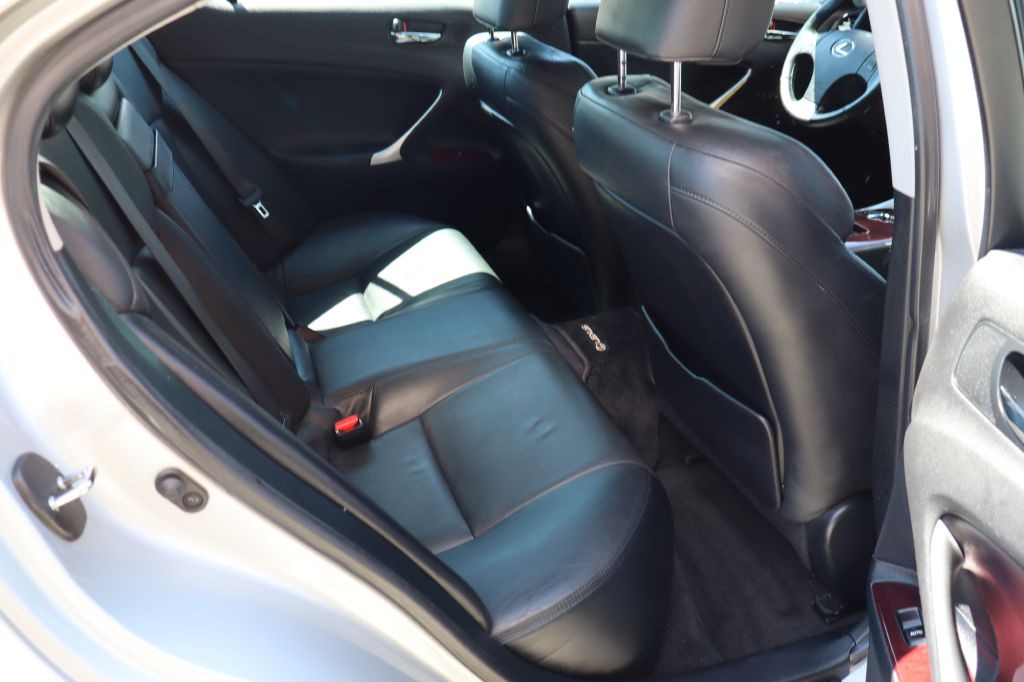 2007 Lexus IS Image 12