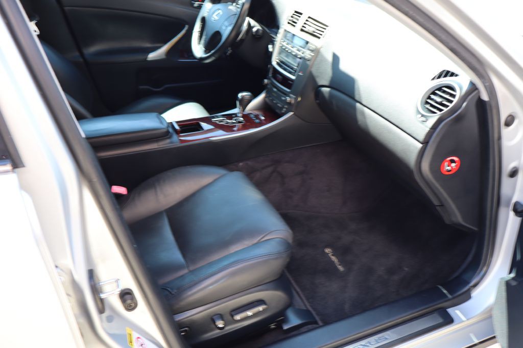 2007 Lexus IS Image 13