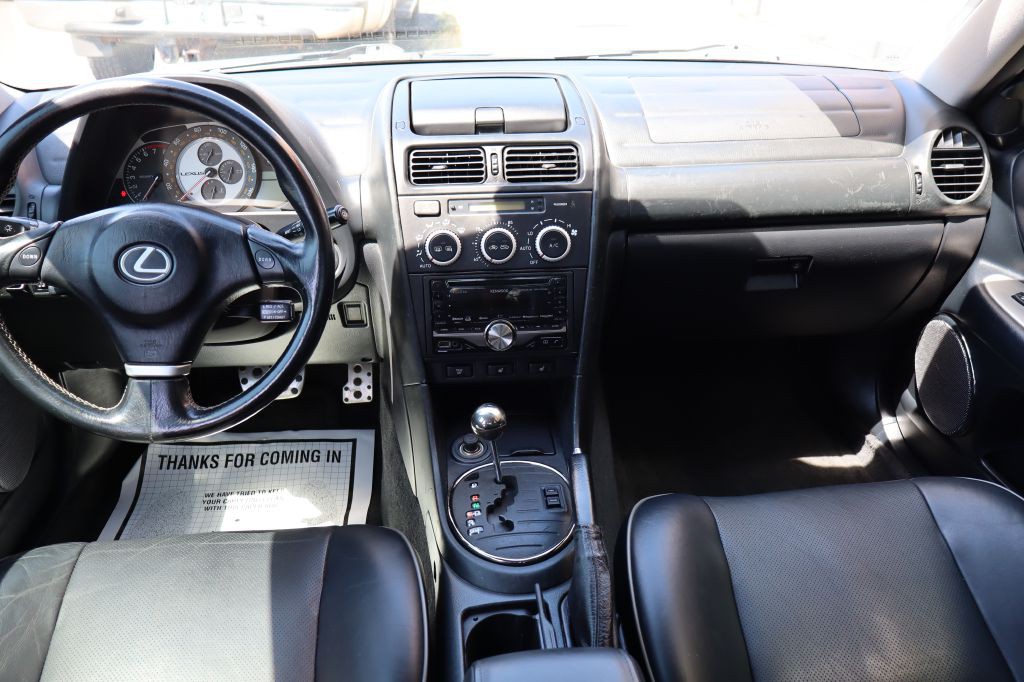 2004 Lexus IS Image 11