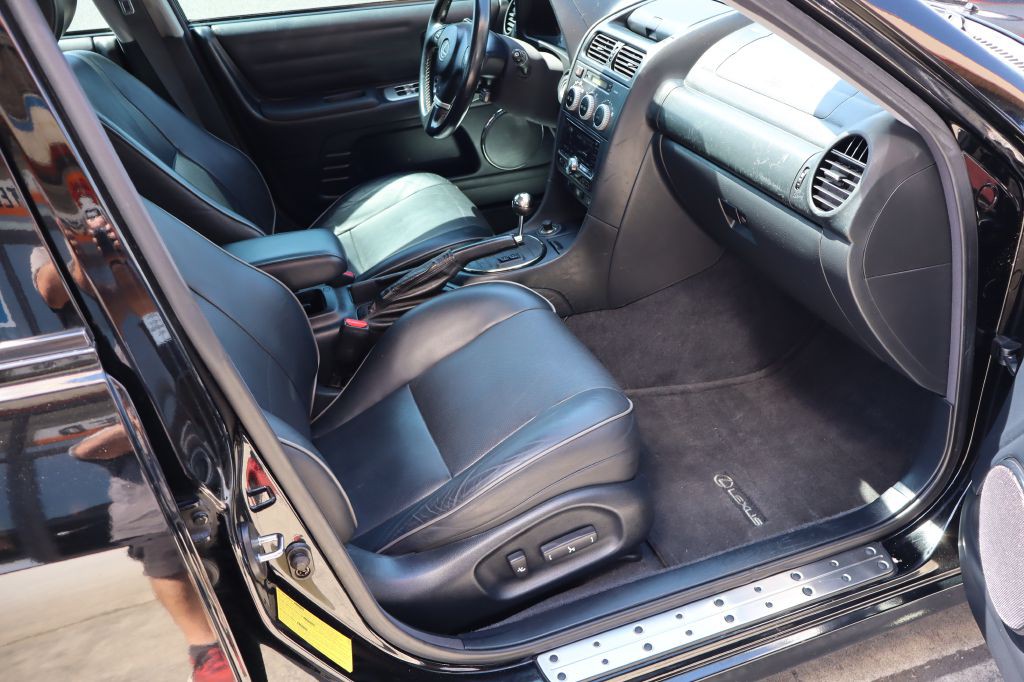 2004 Lexus IS Image 13
