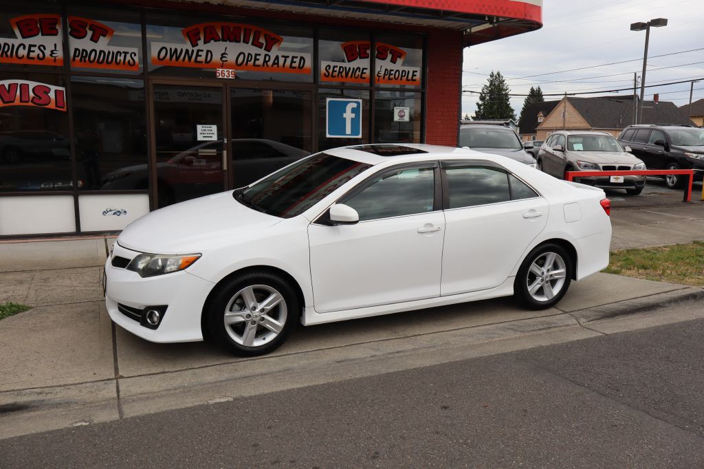 2012 Toyota Camry Image 2