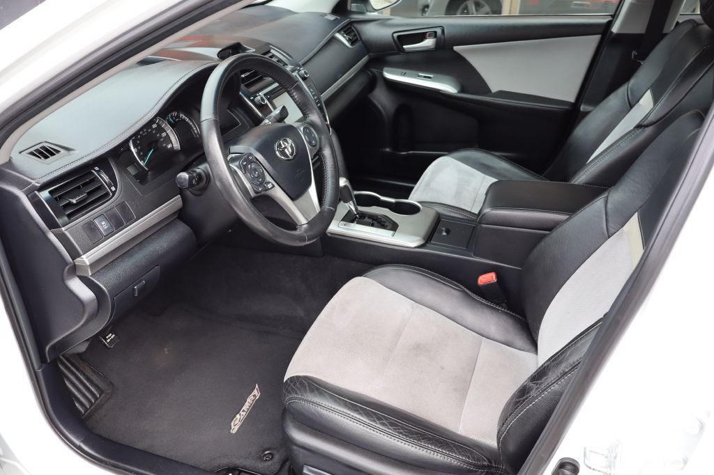2012 Toyota Camry Image 9