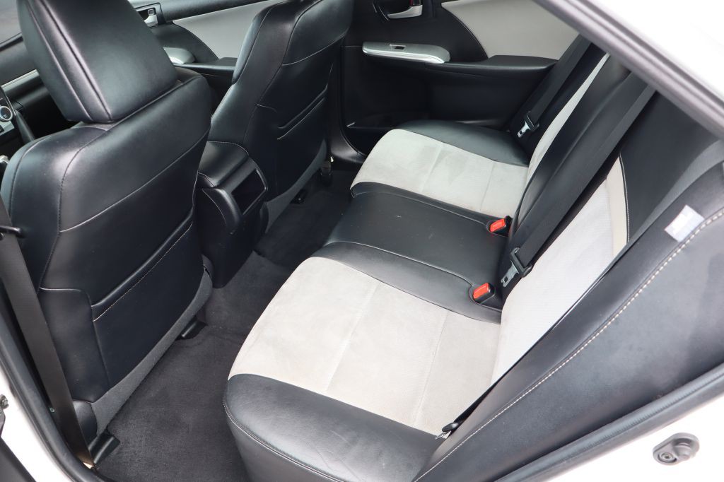 2012 Toyota Camry Image 10