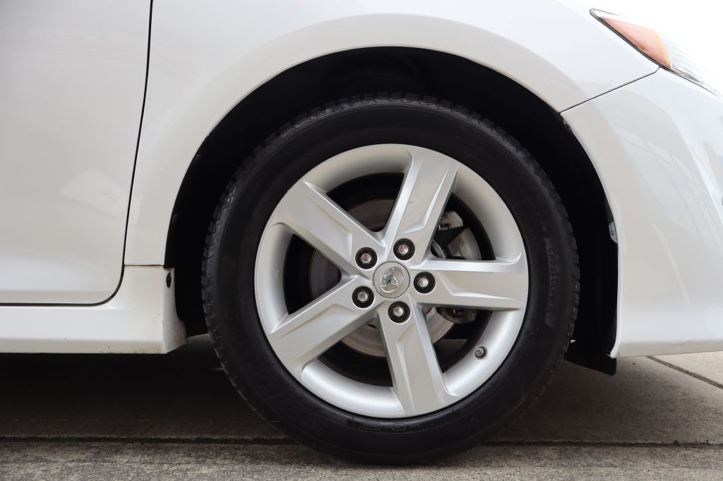 2012 Toyota Camry Image 14