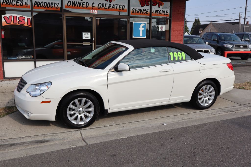 2010 Chrysler Sebring Image 2