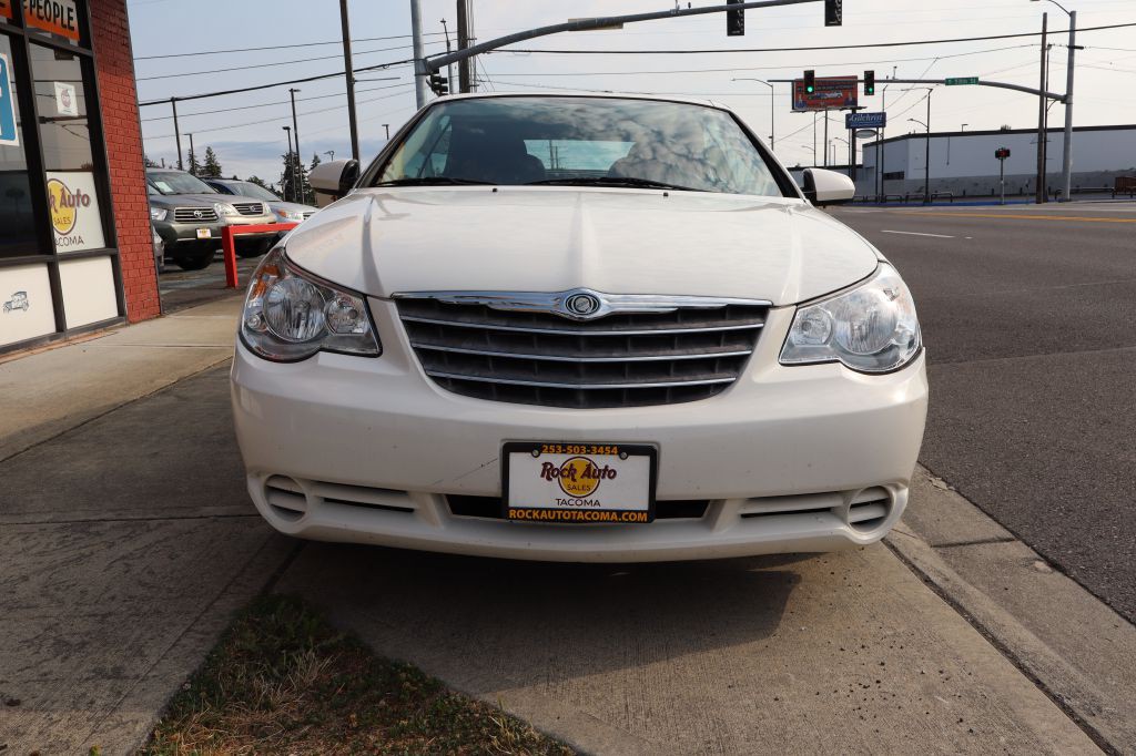 2010 Chrysler Sebring Image 3