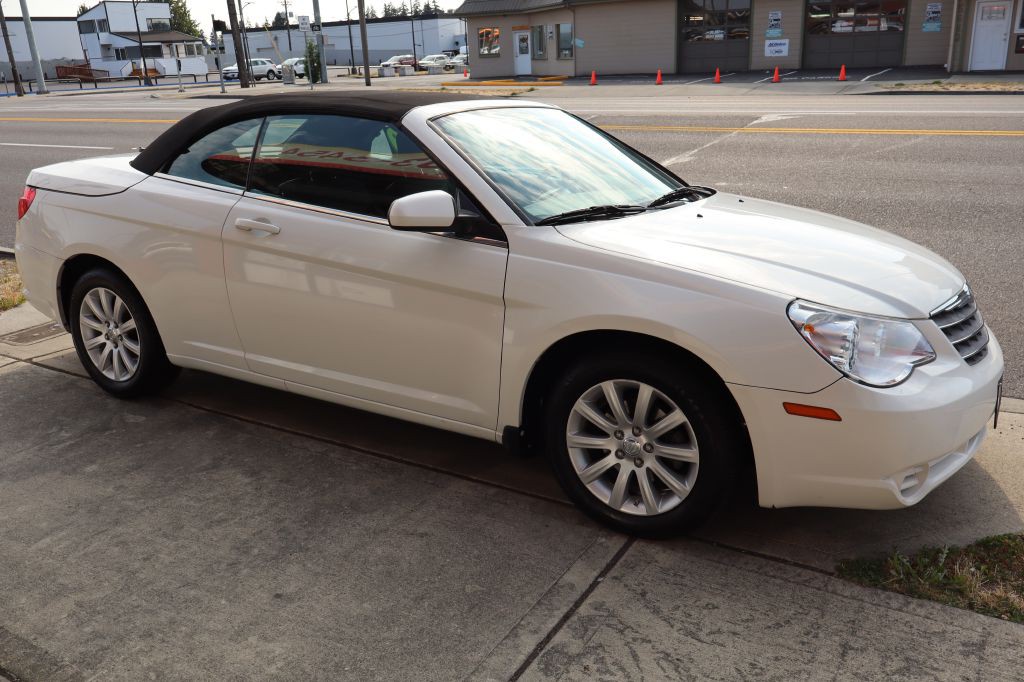 2010 Chrysler Sebring Image 5