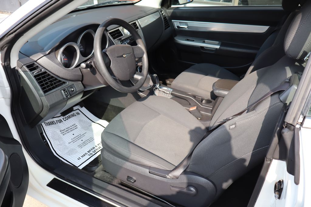 2010 Chrysler Sebring Image 9