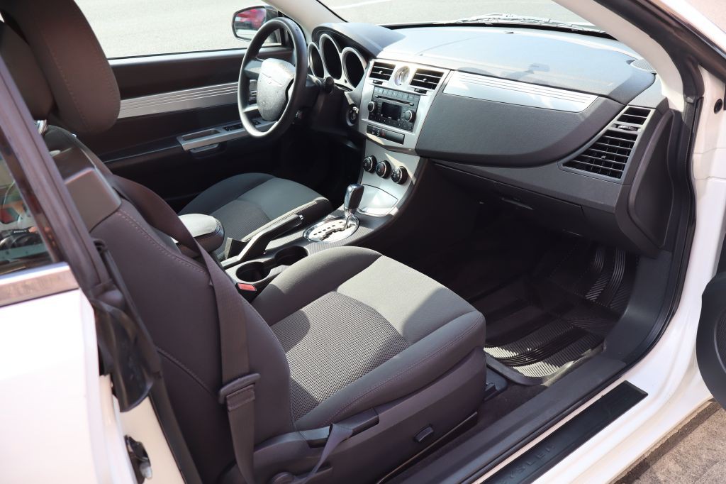 2010 Chrysler Sebring Image 11