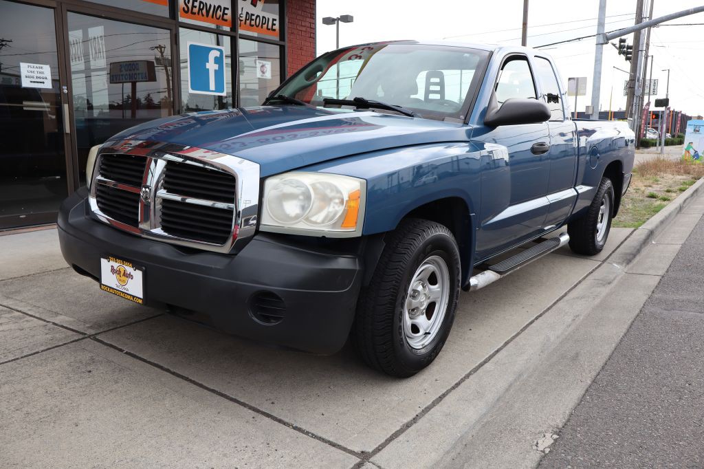 2005 Dodge Dakota Image 2