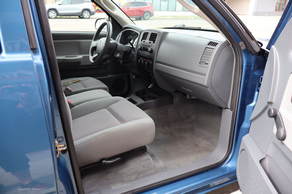 2005 Dodge Dakota Image 10