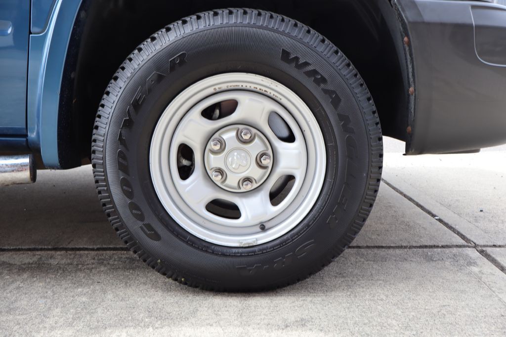 2005 Dodge Dakota Image 13
