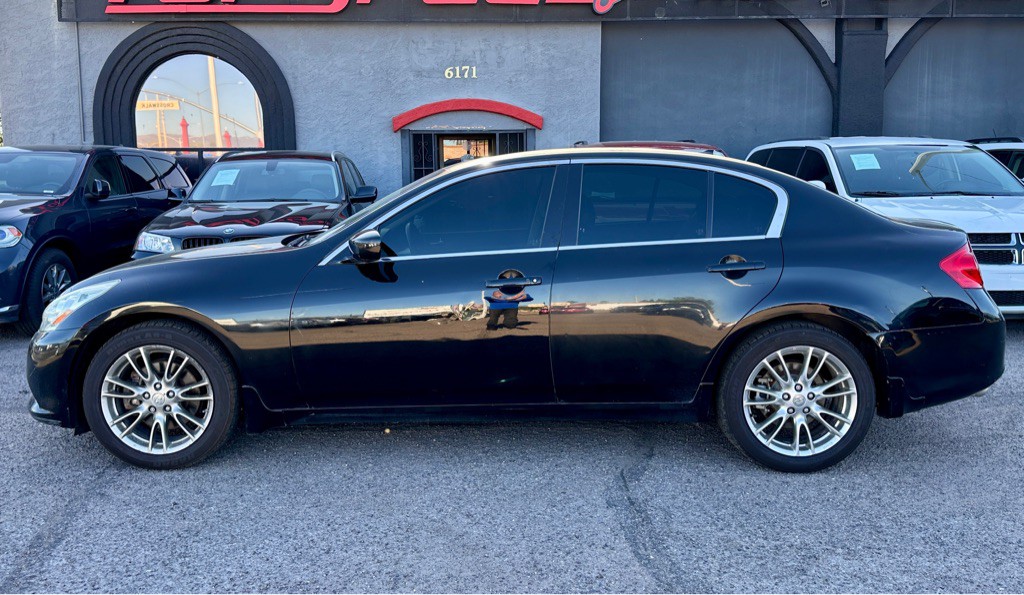 2011 INFINITI G37 Image 3